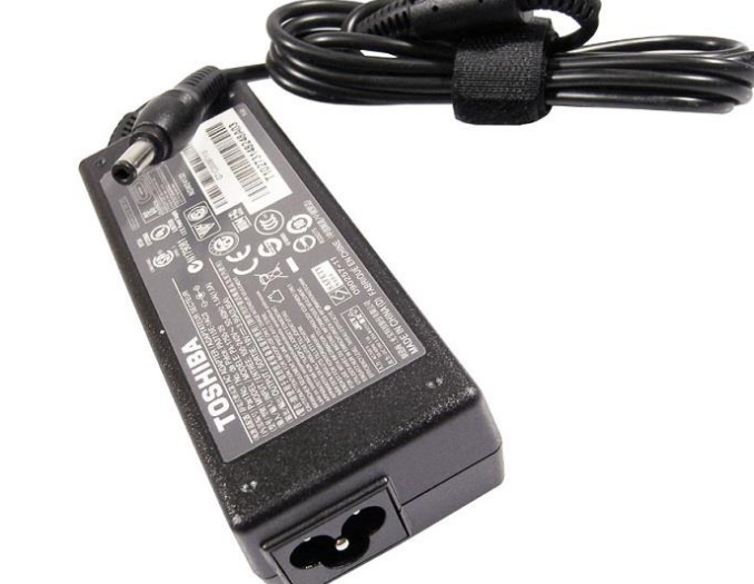 TOSHIBA PA3715E-1AC3 Power Adapter